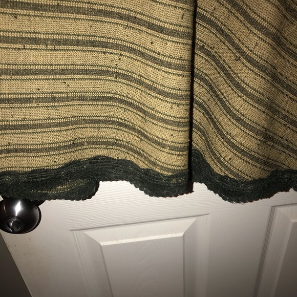 Fancy, Fish-tailed Flounce - Picture 3 of 7